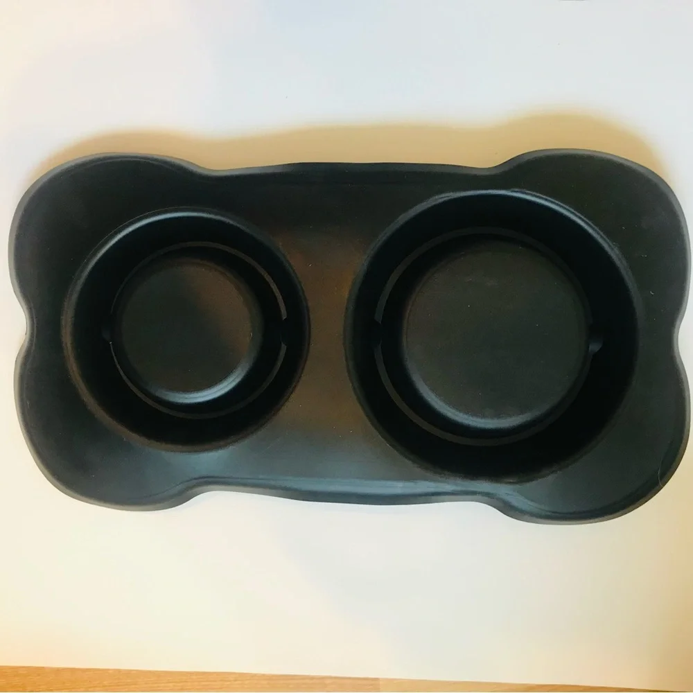 SLOW FEED DOG BOWL SET IN BASE. ~21.5”x11.5”x2”. Bone shaped base is silicone.